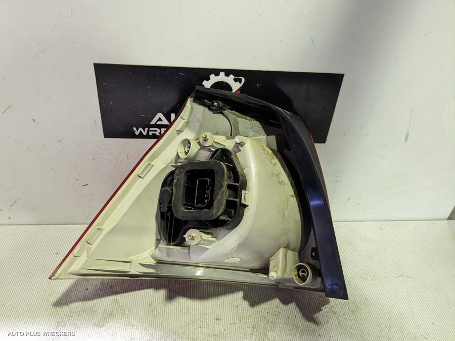 2006 Volkswagen Golf Left Taillight