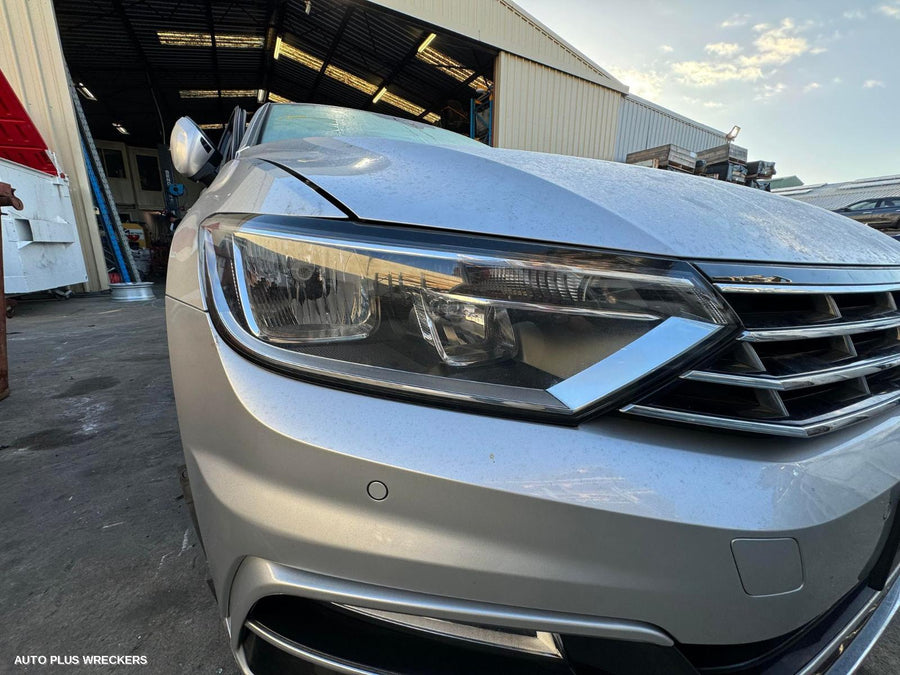 2015-2019 Volkswagen Passat Wheel Mag