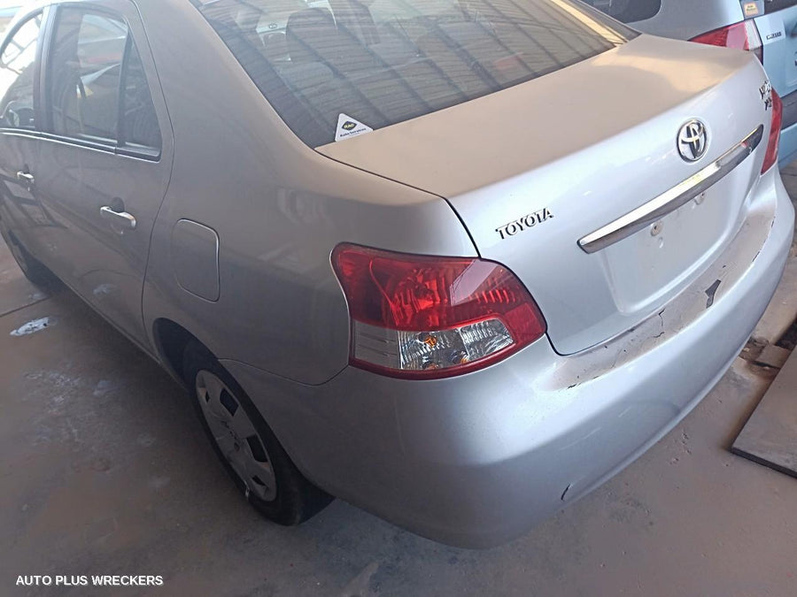 2009 Toyota Yaris Left Rear Door Window