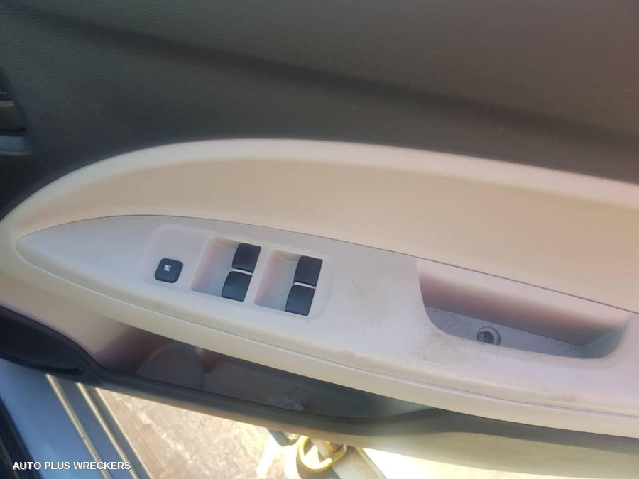 2013 MITSUBISHI MIRAGE RIGHT FRONT DOOR WINDOW