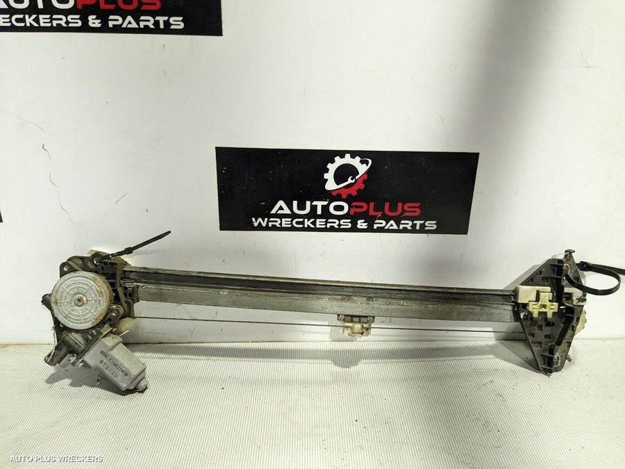 2007 Honda Crv Right Front Window Reg Motor