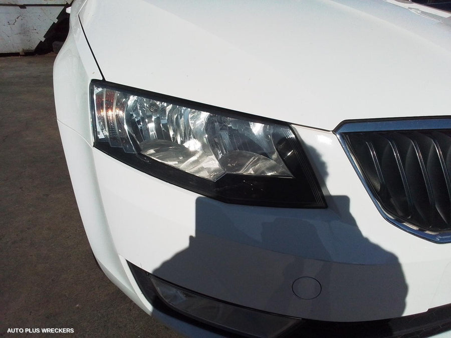 2014 Skoda Octavia Right Rear Door Window