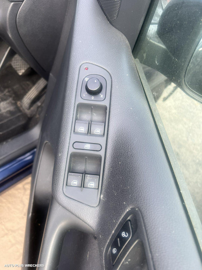 2011 Volkswagen Tiguan Right Rear Door Sliding