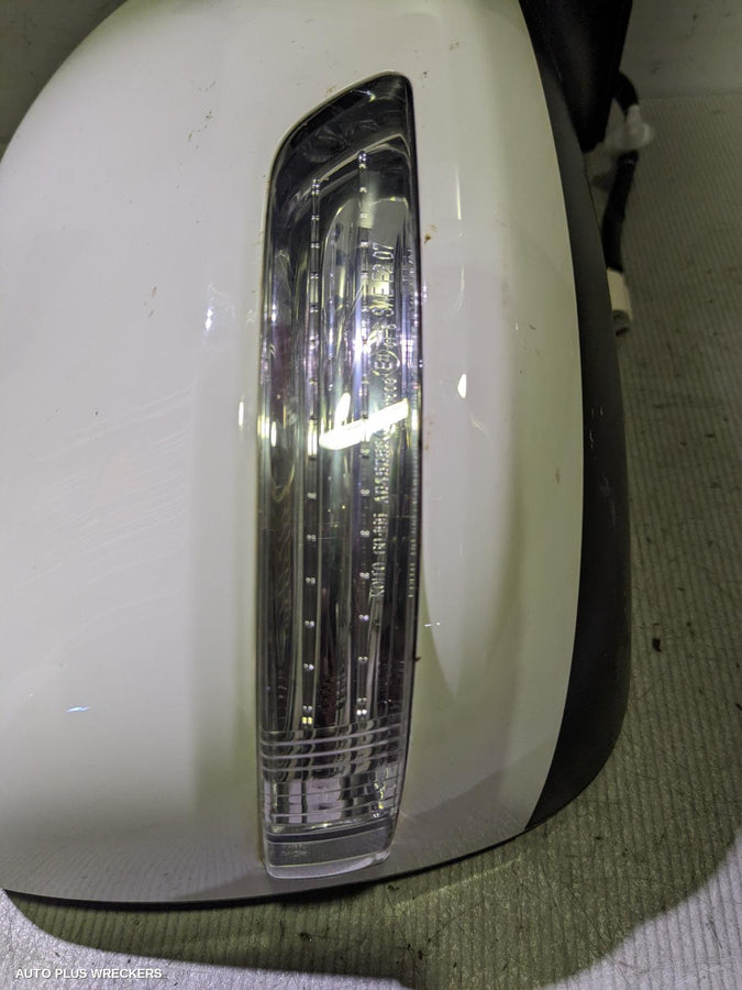 2017 Toyota Landcruiser Right Door Mirror