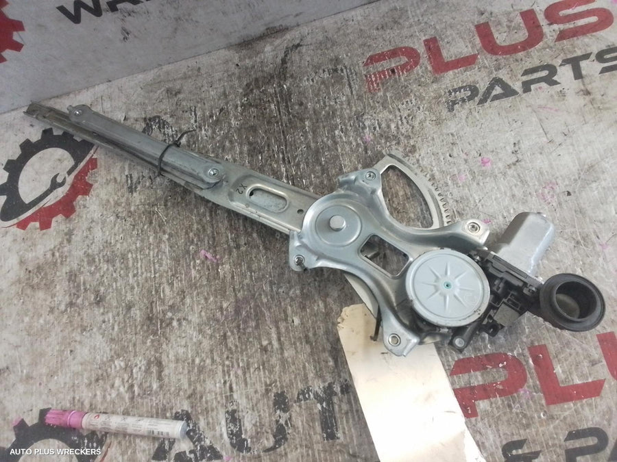 2012 Toyota Yaris Left Front Window Reg Motor