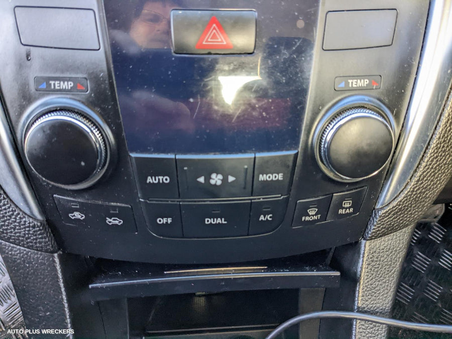 2010 Suzuki Kizashi Left Taillight