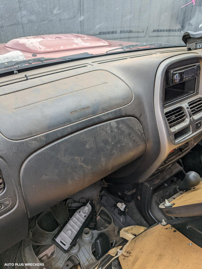 2008 Nissan Navara Left Guard