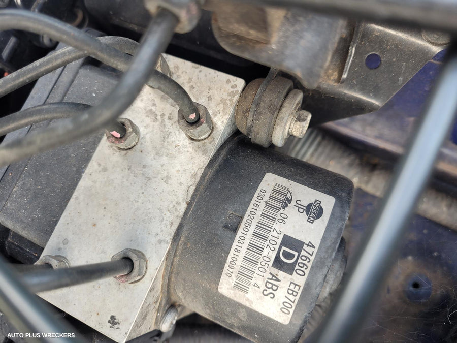 2009 NISSAN NAVARA BONNET HINGE STRUT