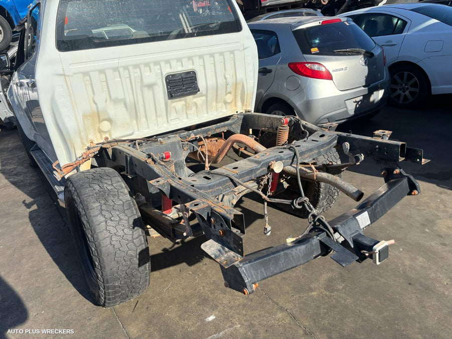 2023 Isuzu Dmax Left Front Door