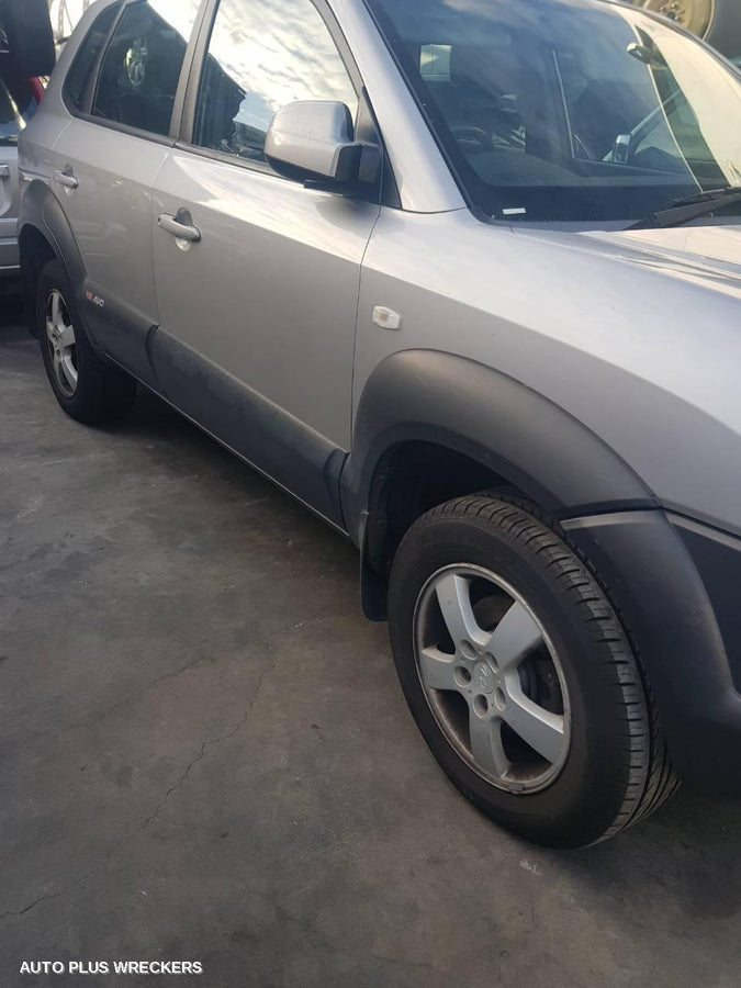 2005 Hyundai Tucson Right Guard