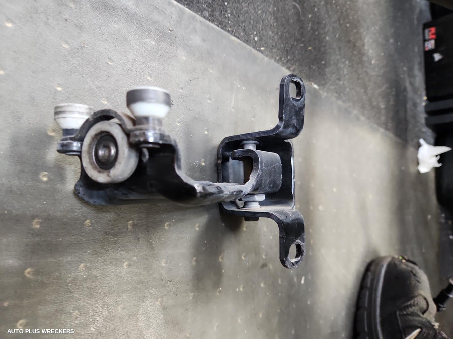 2015-2025 Mercedes Vito Door Hinge Runner