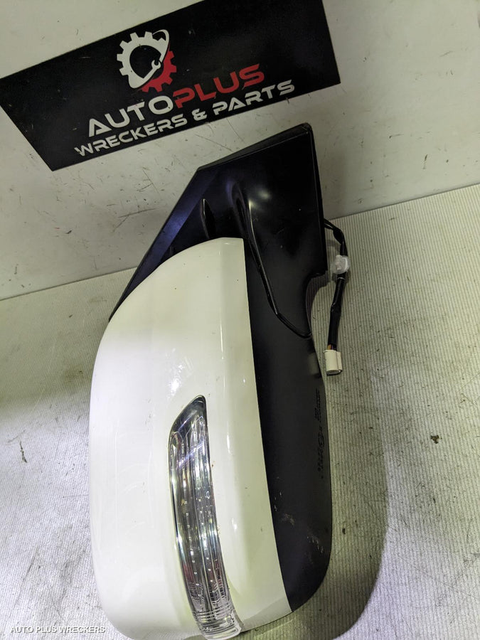 2017 Toyota Landcruiser Right Door Mirror