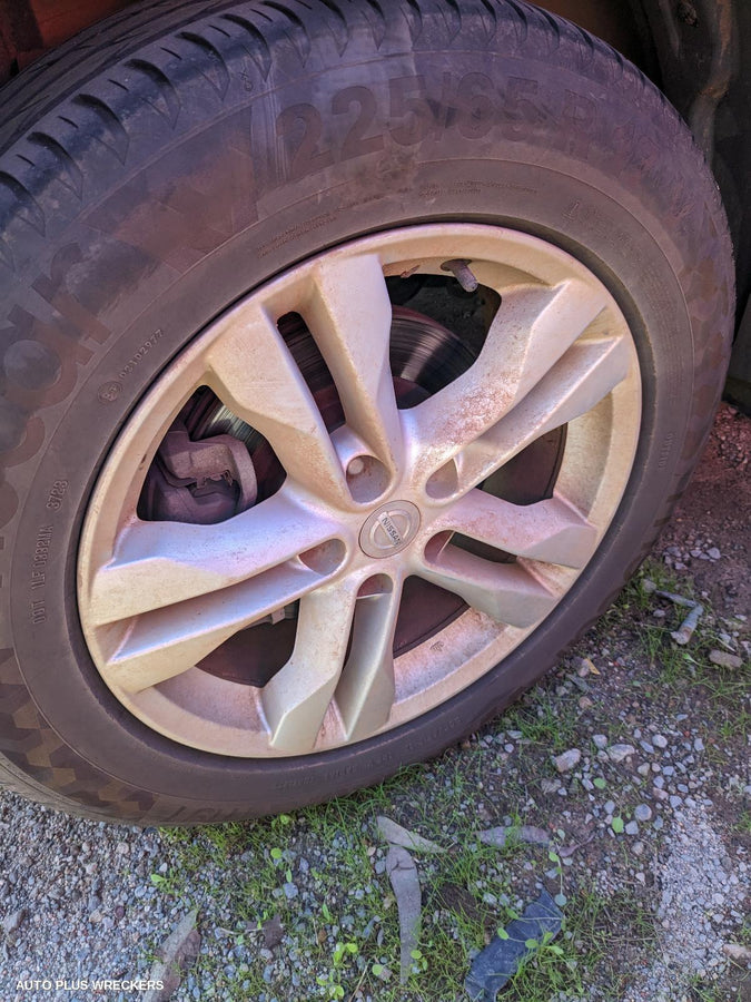 2012 Nissan Xtrail Left Front Door