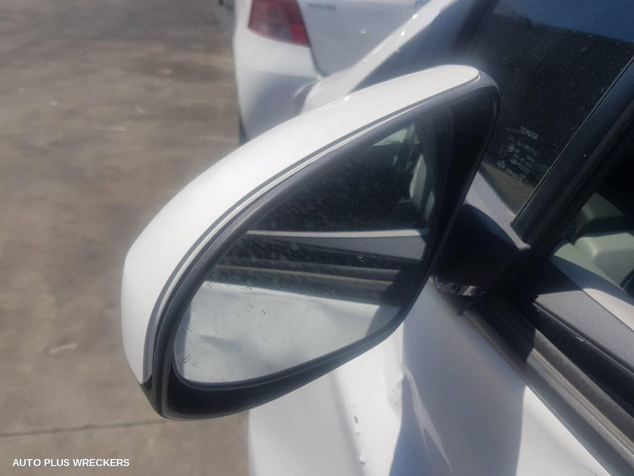 2013 TOYOTA YARIS RIGHT FRONT DOOR WINDOW