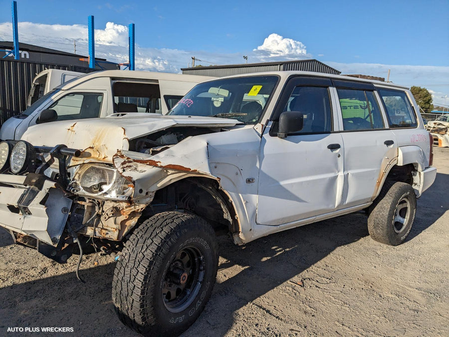 2007 Nissan Patrol Left Front Door Window
