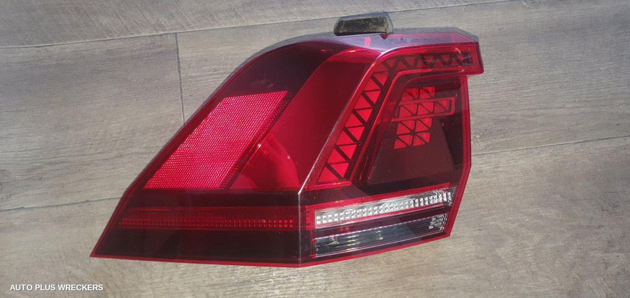 2016 VOLKSWAGEN TIGUAN LEFT TAILLIGHT
