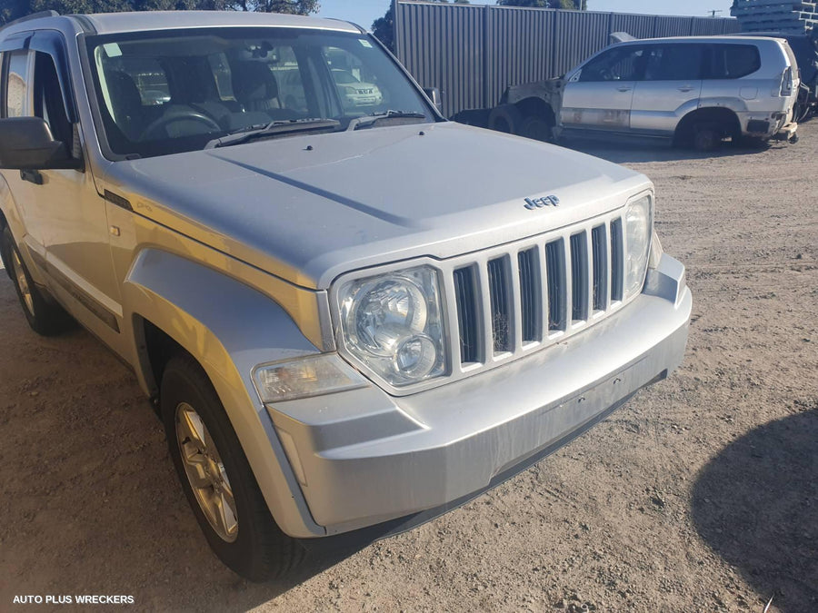 2012 JEEP CHEROKEE LEFT FRONT DOOR