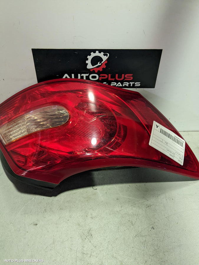 2010 Suzuki Kizashi Left Taillight
