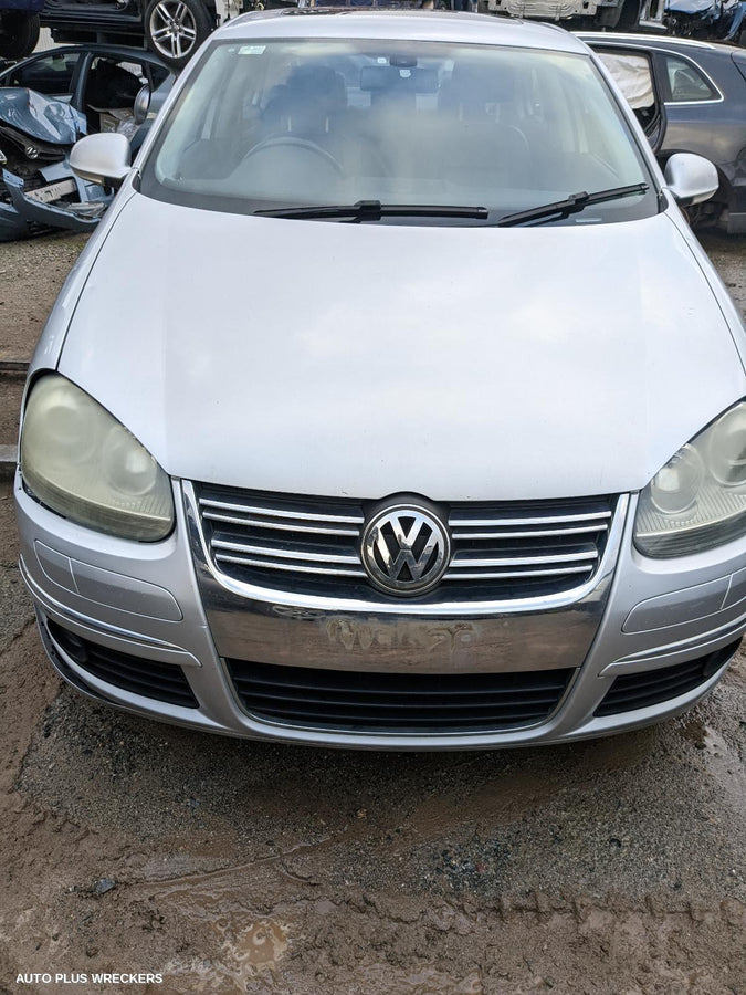 2006 Volkswagen Jetta Bonnet
