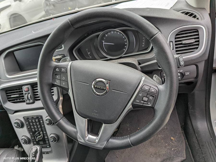 2018 Volvo S40 Left Front Door Window