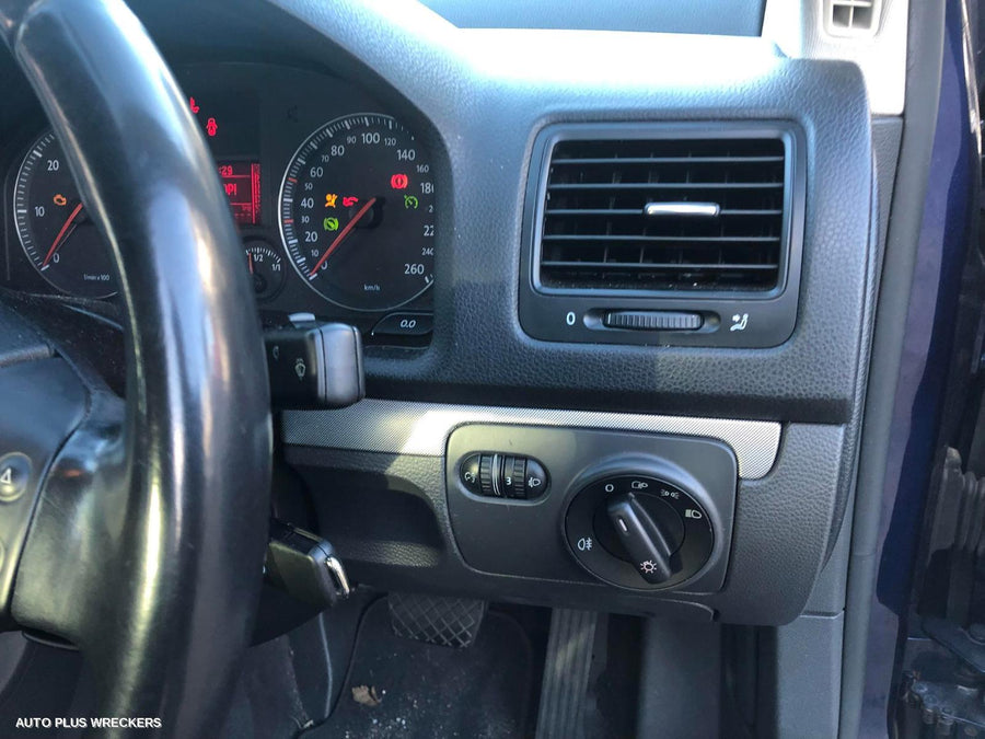 2006 Volkswagen Jetta Bonnet