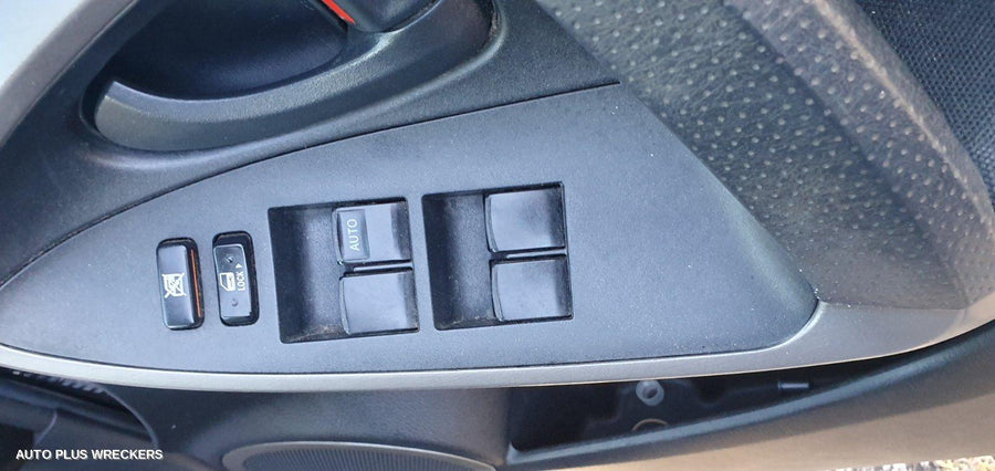 2006 TOYOTA RAV4 LEFT REAR DOOR WINDOW