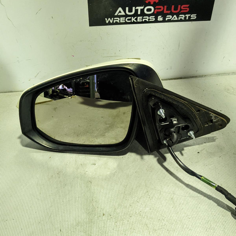 2015 Toyota Kluger Left Door Mirror