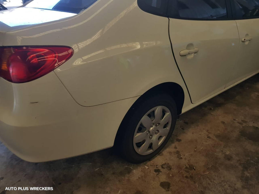 2006 Hyundai Elantra Left Taillight