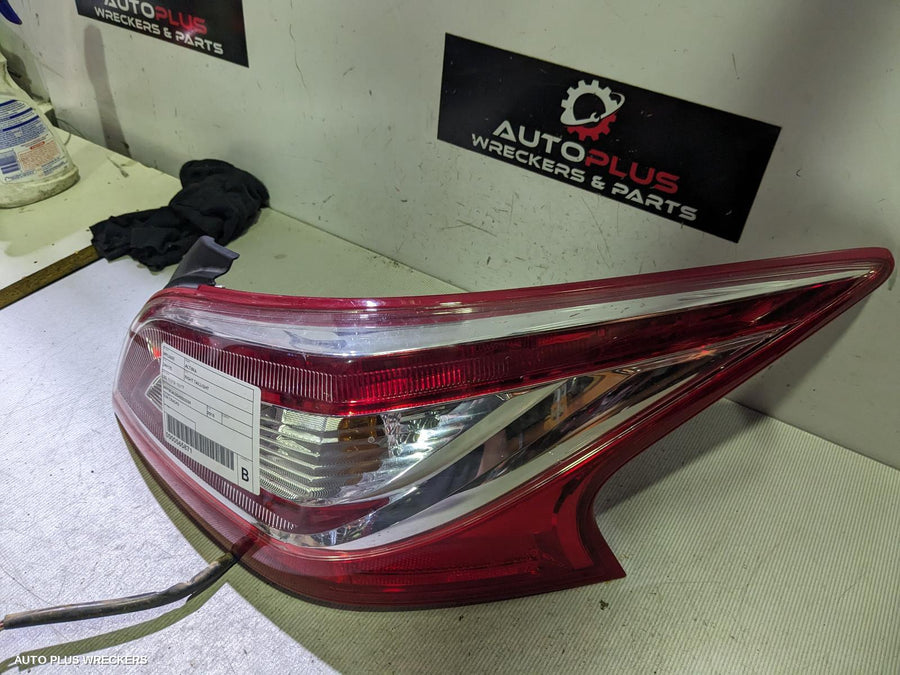 2013-2017 Nissan Altima Right Taillight