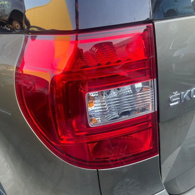 2011-2017 Skoda Yeti Left Front Door Window