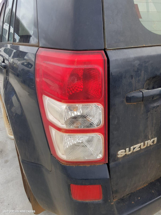 2006 Suzuki Vitara Right Front Door