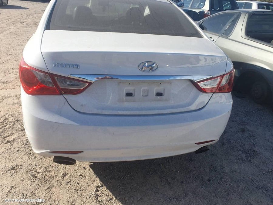2010-2014 Hyundai I45 Right Front Door Window