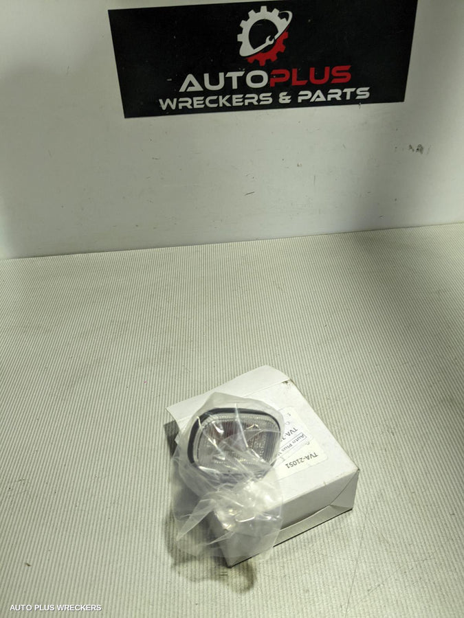 2005 TOYOTA COROLLA LEFT INDICATOR FOG SIDE