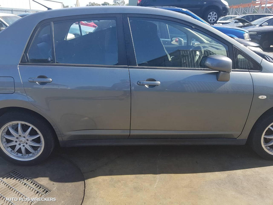 2010 Nissan Tiida Right Door Mirror