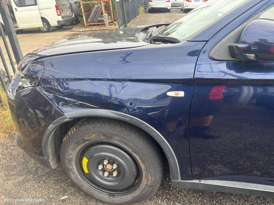 2014 Mitsubishi Outlander Left Front Door