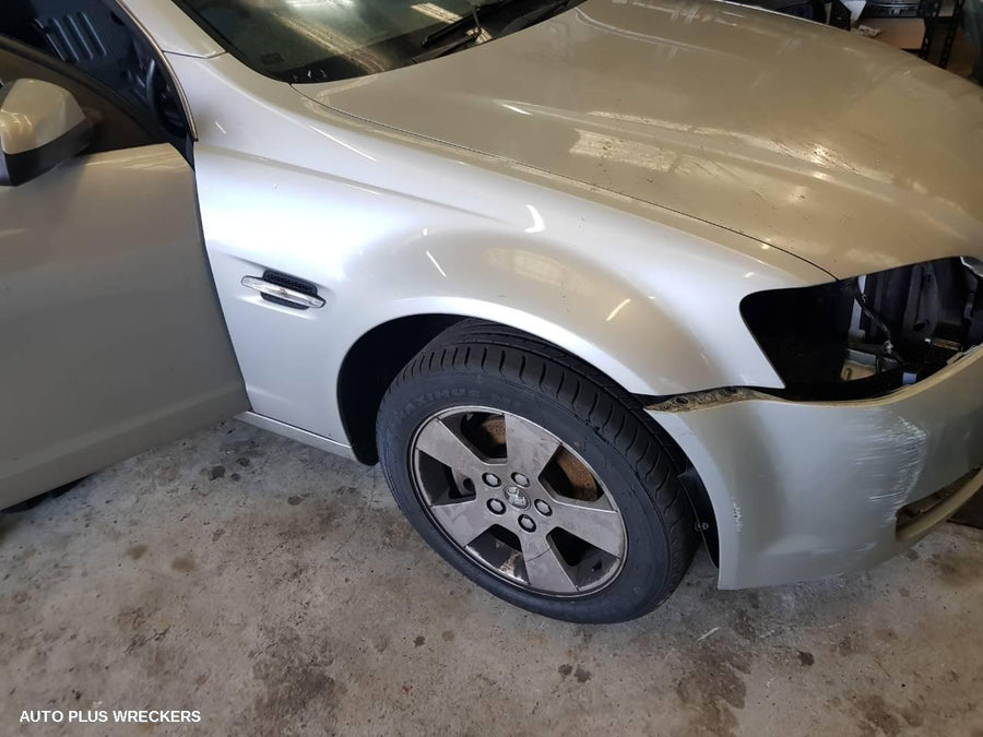 2007 HOLDEN COMMODORE RIGHT FRONT DOOR WINDOW