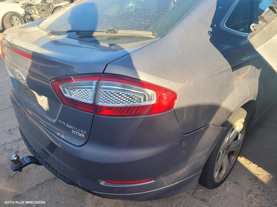 2011 Ford Mondeo Left Rear Door Sliding