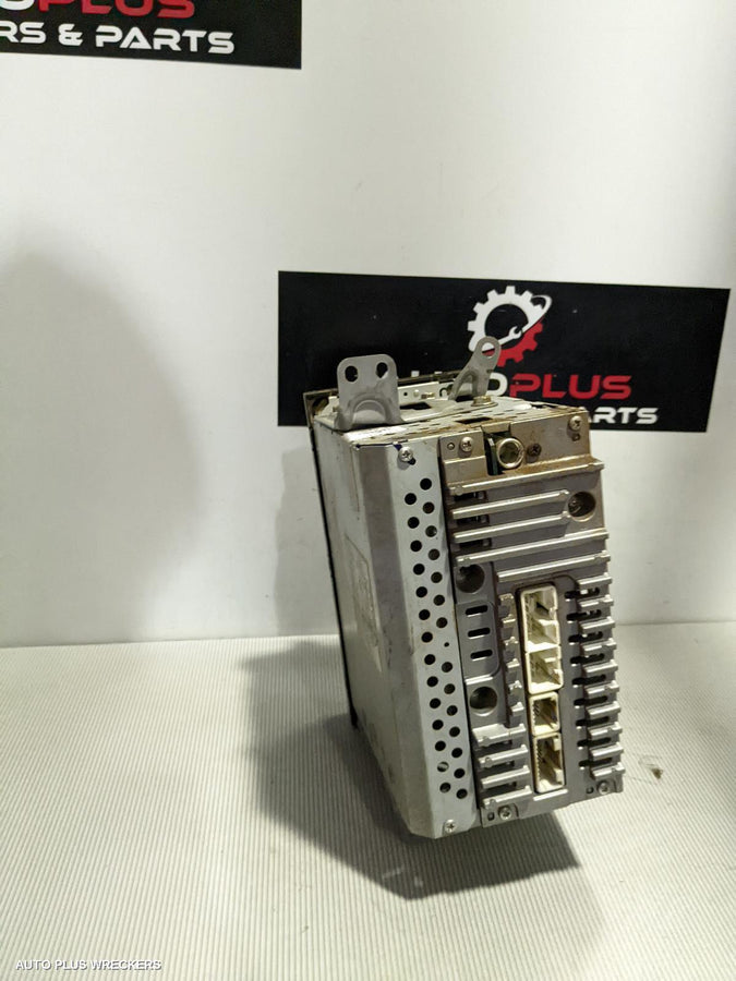 2005 Toyota Hilux Radio Cd Dvd Sat Tv