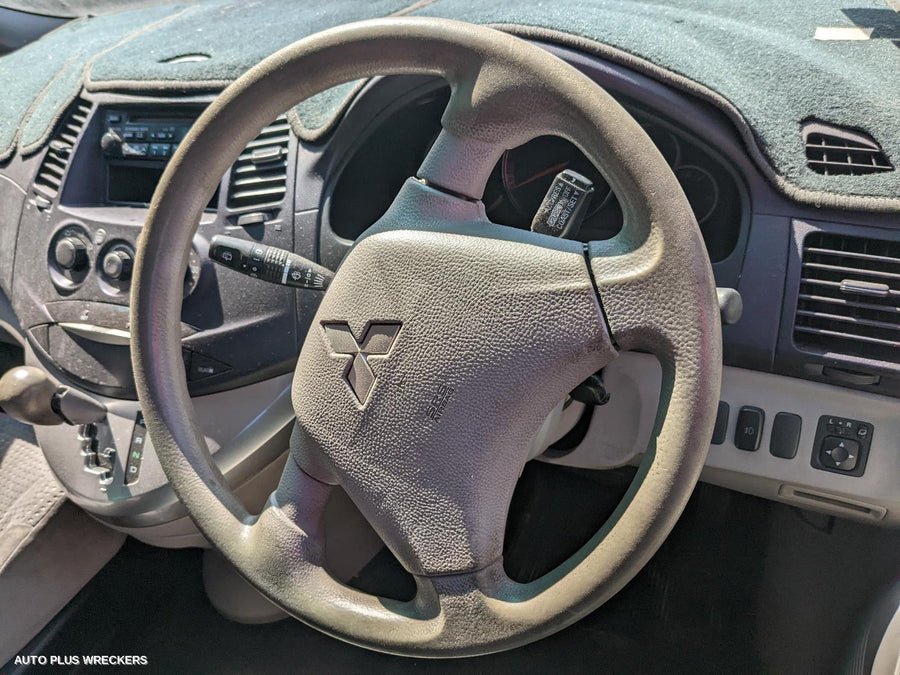 2005 Mitsubishi Grandis Bonnet