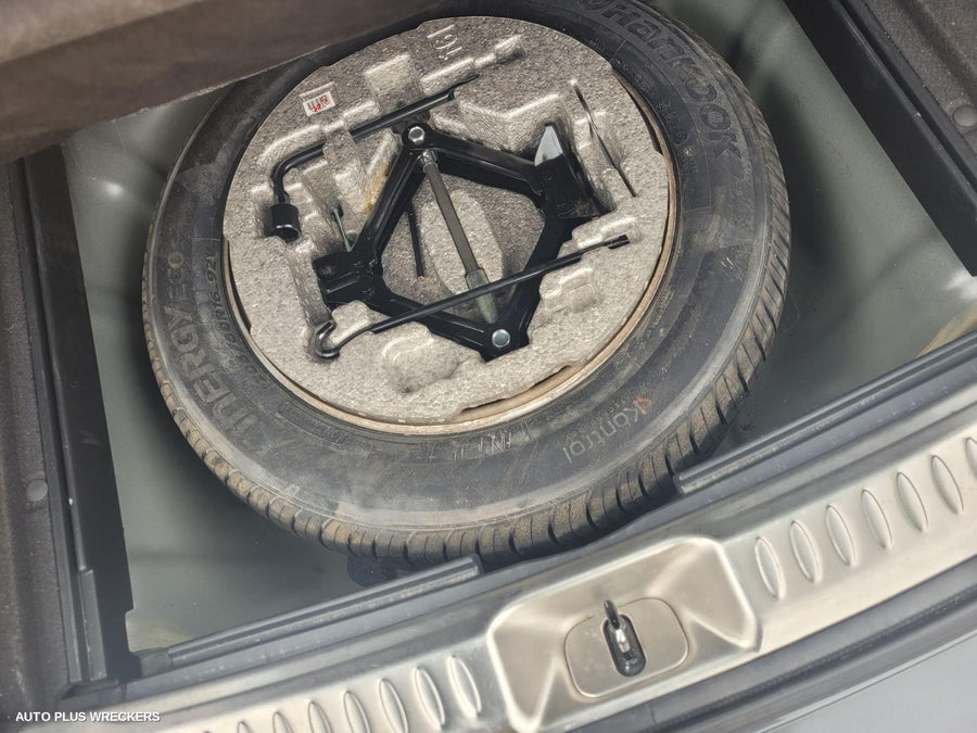 2011 HYUNDAI I40 LEFT REAR DOOR SLIDING