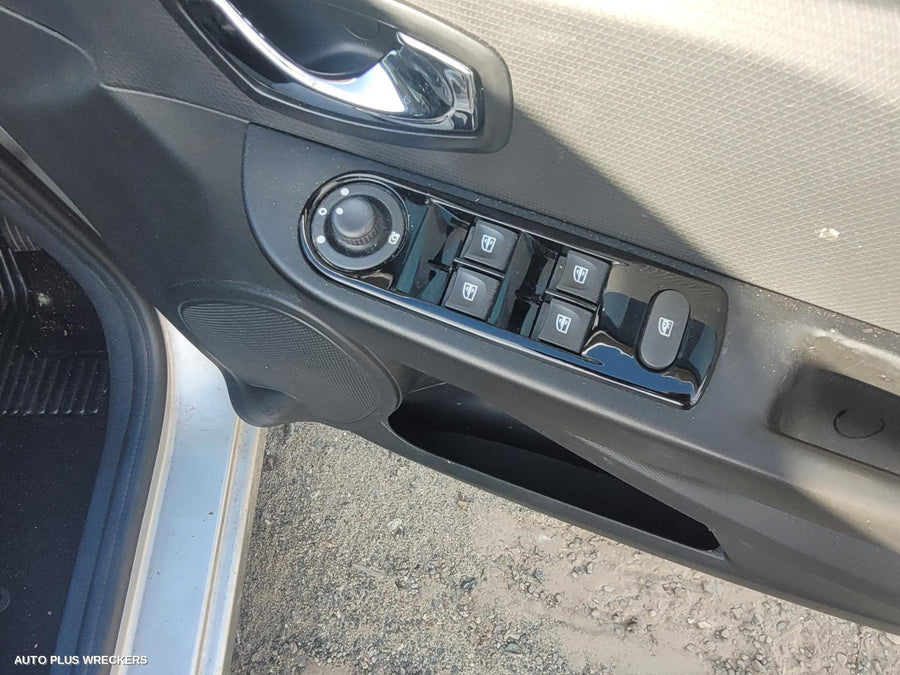 2014 Renault Clio Left Taillight