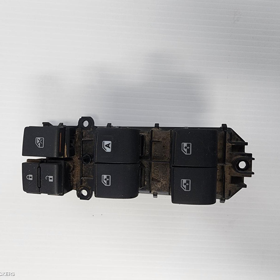 2015-2025 Toyota Hilux Pwr Dr Wind Switch