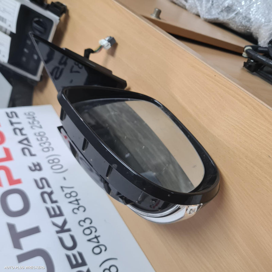 2015-2020 Kia Sorento Left Door Mirror