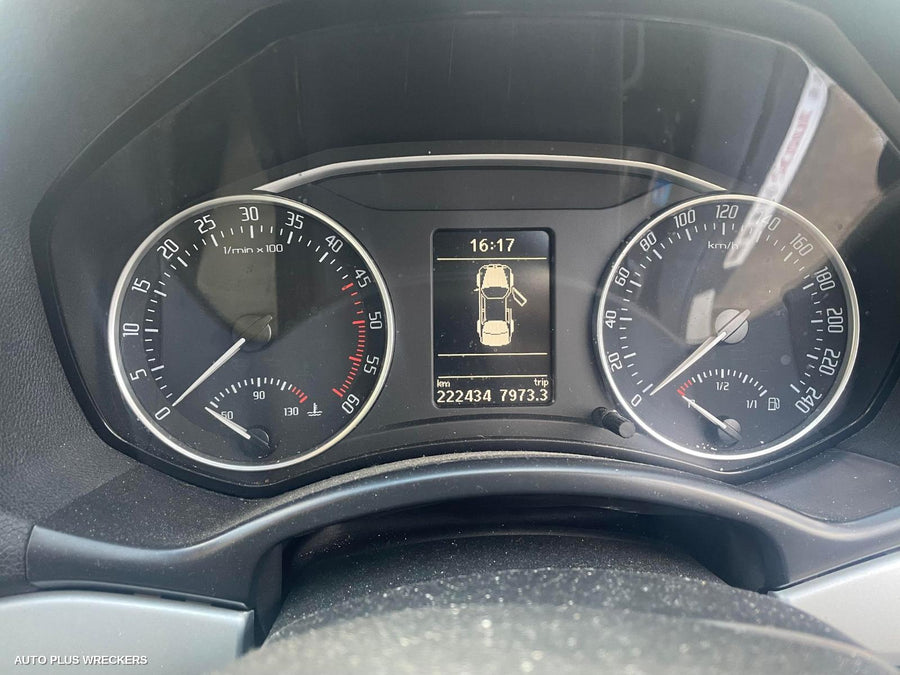 2010 Skoda Octavia Left Front Door