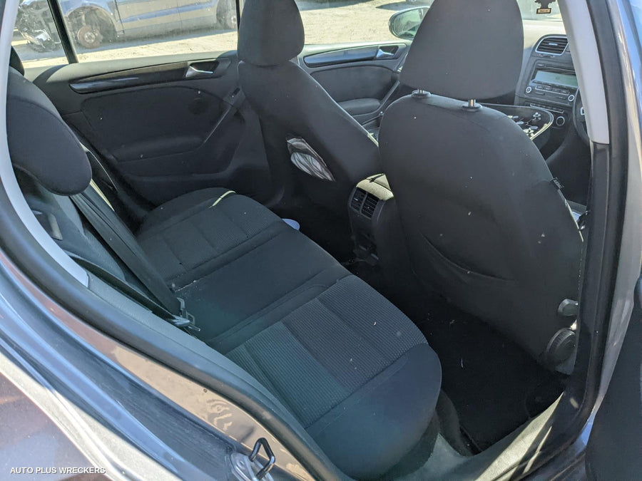 2009 Volkswagen Golf Right Taillight