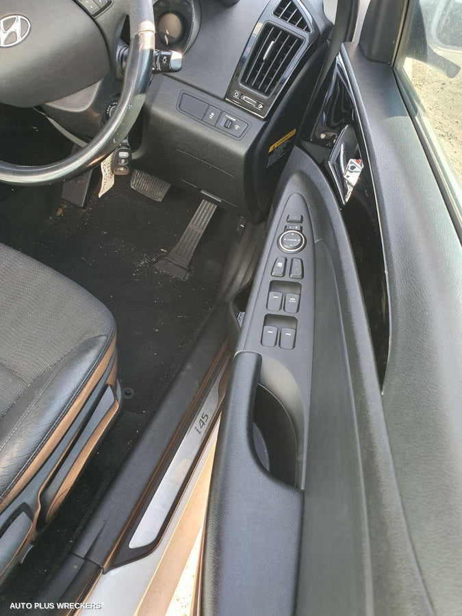 2011 HYUNDAI I45 DOOR HANDLE