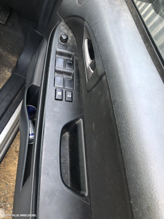 2009 Suzuki Sx4 Left Front Door