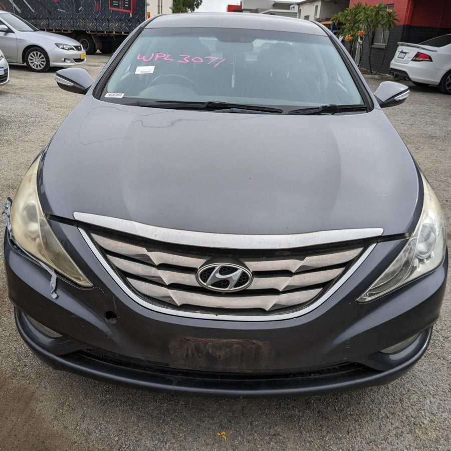 2010 Hyundai I45 Right Front Door