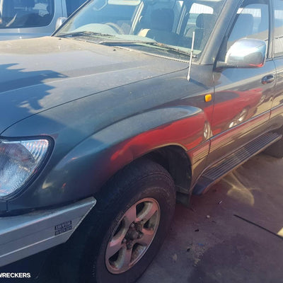 1998-2002 Toyota Landcruiser Left Taillight