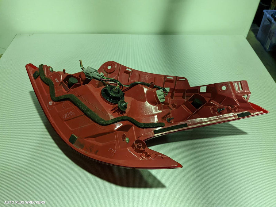 2010 Nissan 370z Left Taillight